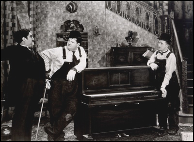 MusicBox1a.jpg (84485 bytes)